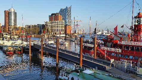 Hamburg Hafen mit Elbphilharmonie